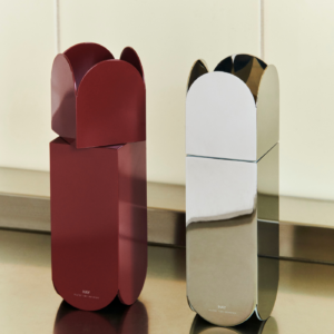 Arcs Grinder de diseño con acabado metálico en un entorno interior