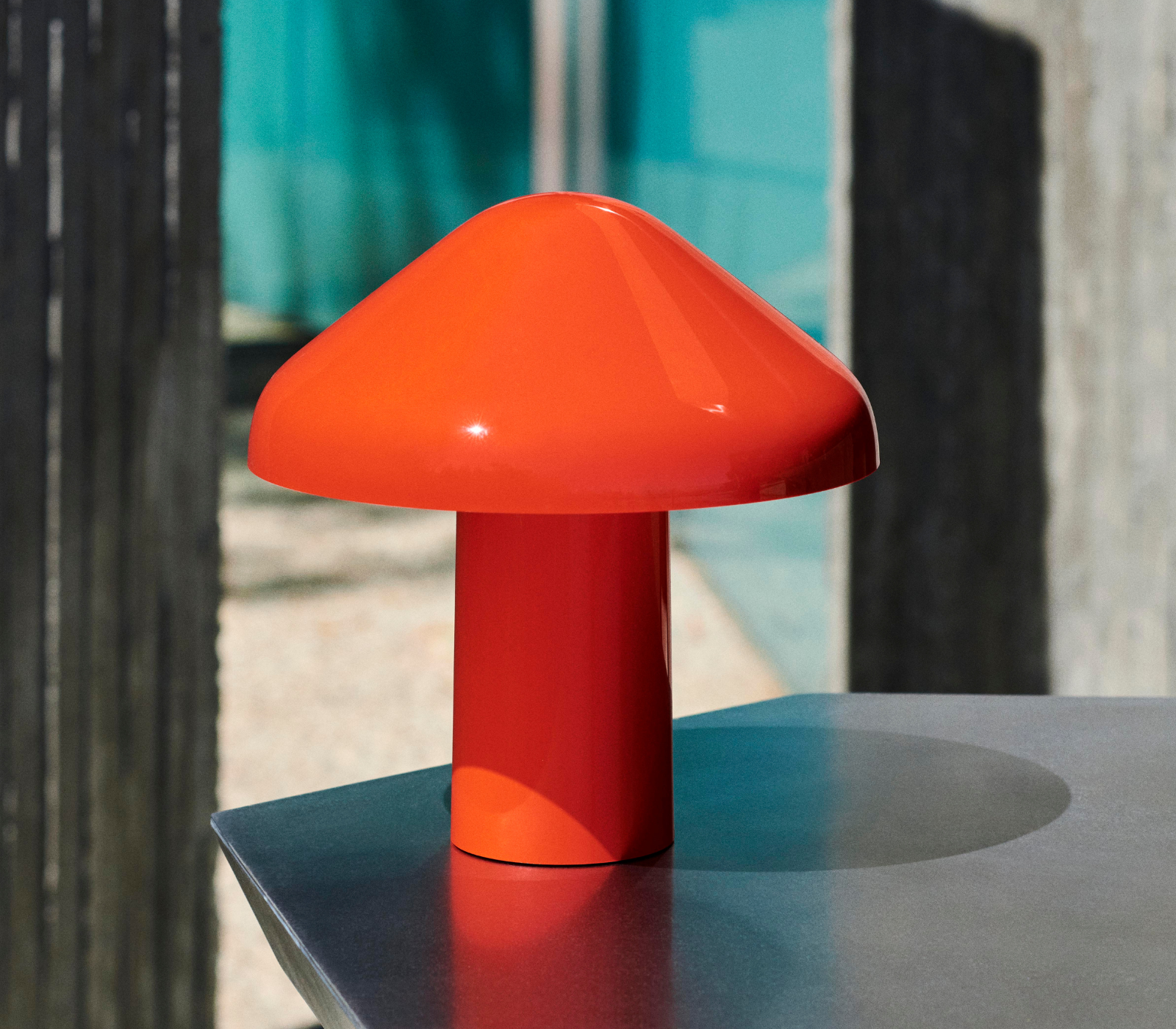 Pao Portable Lamp de diseño en exterior Pao Portable Lamp portátil de diseño en color rojo en exterior